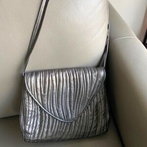 STREVE Design Canada quilt full grain leather design crossbody metallic grey